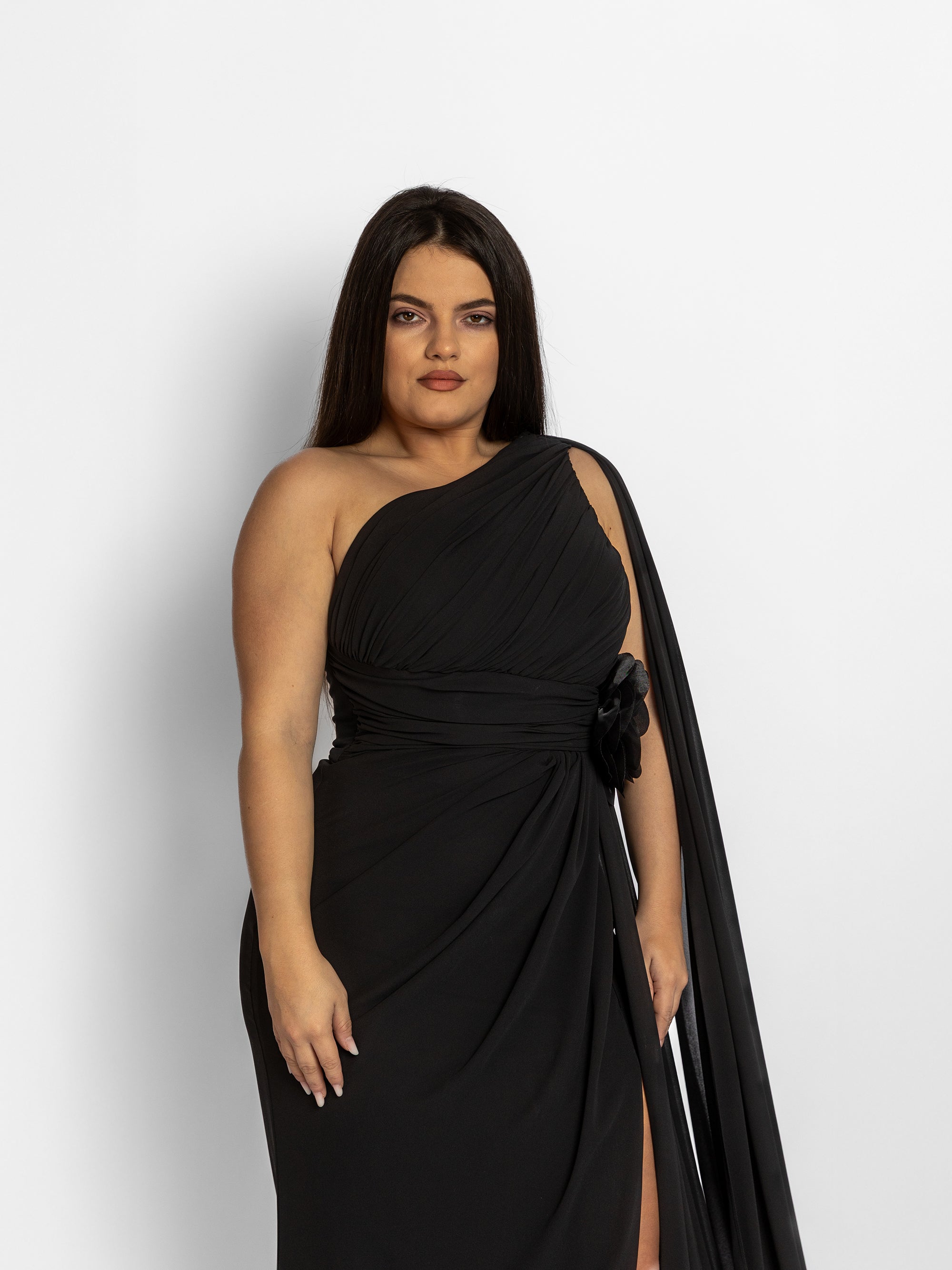 Rochie cu Trena si Accesoriu Tip Trandafir "Caren", Neagra