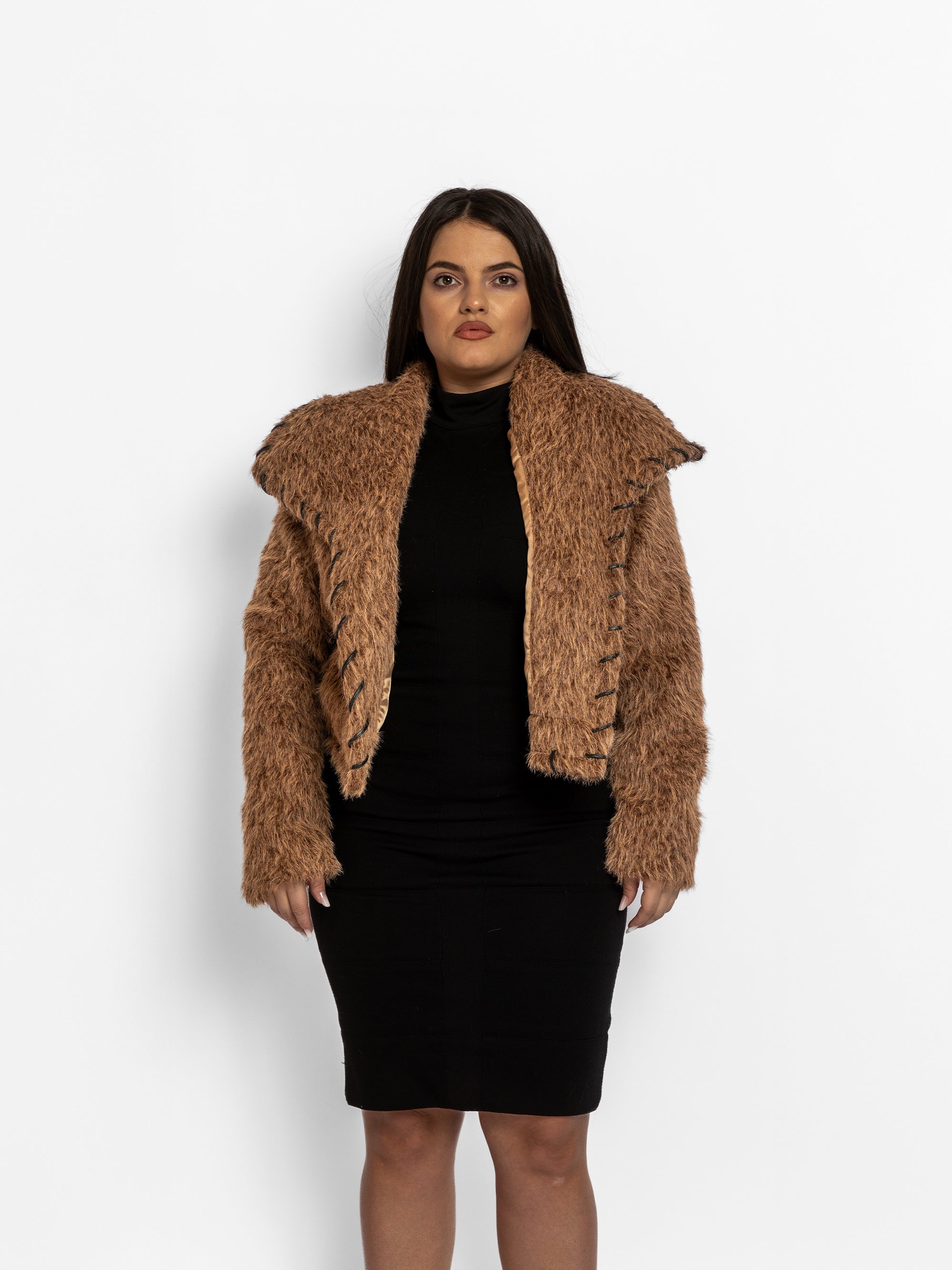 Haina din Lana "Lyana", Maro