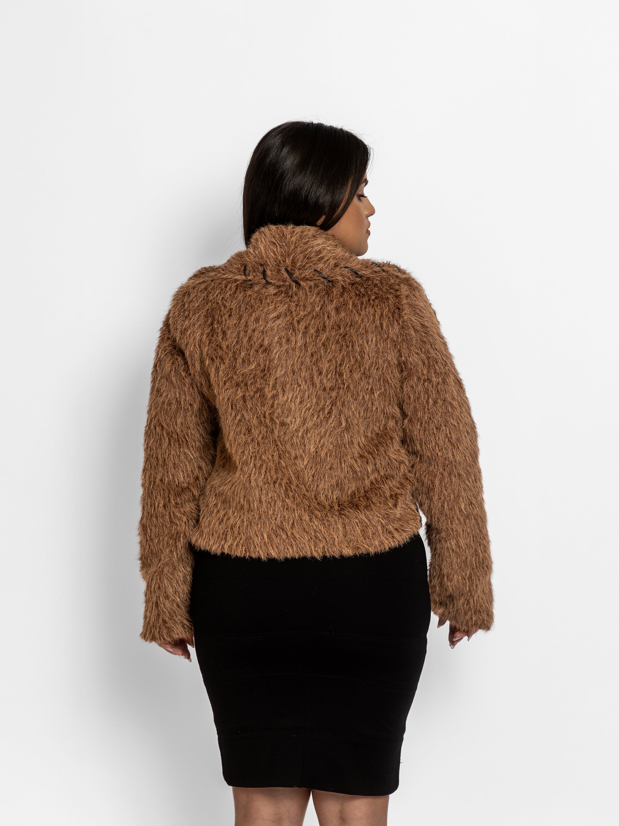 Haina din Lana "Lyana", Maro