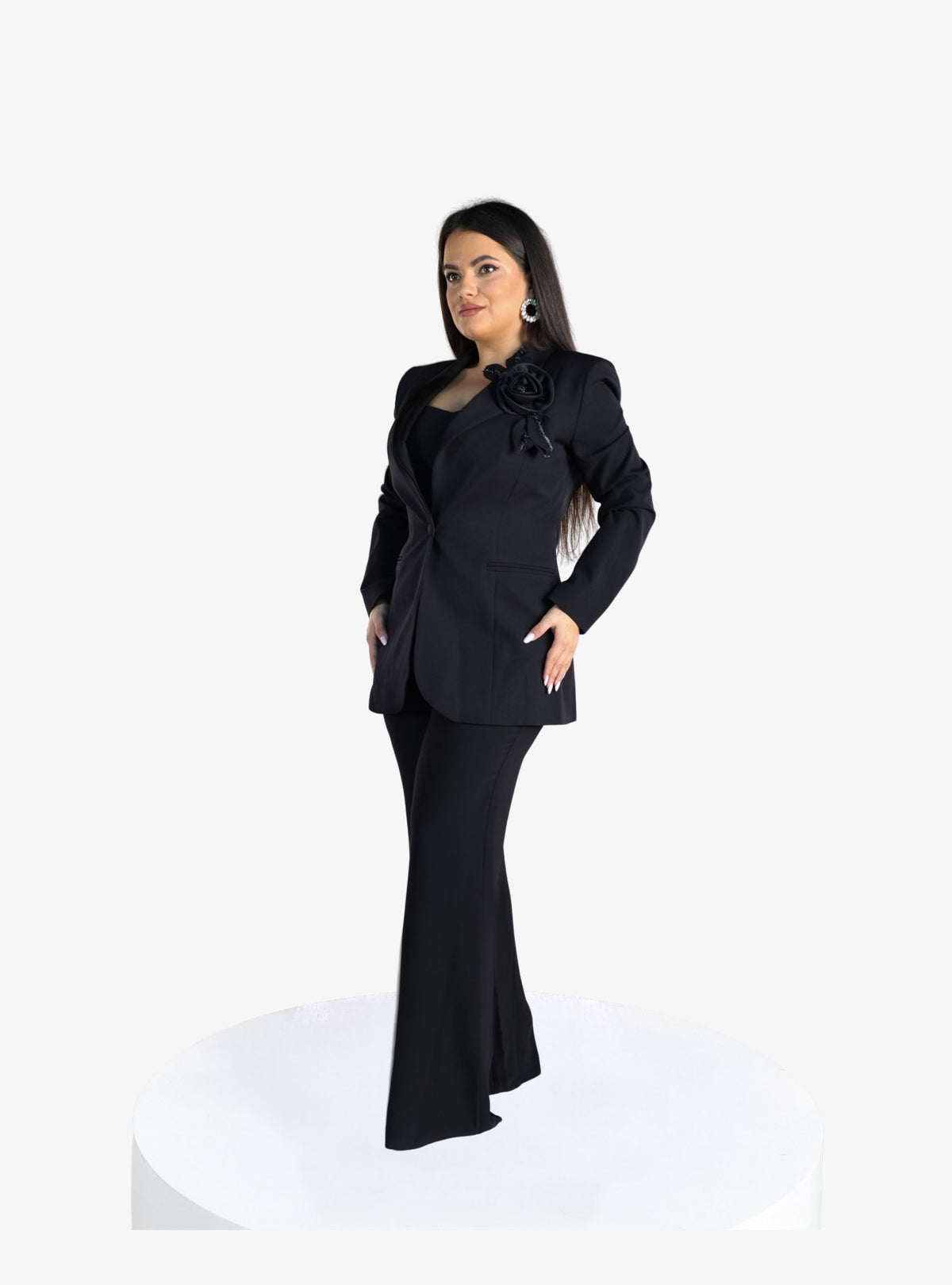 Costum Elegant “Isadora” cu brosa, Negru