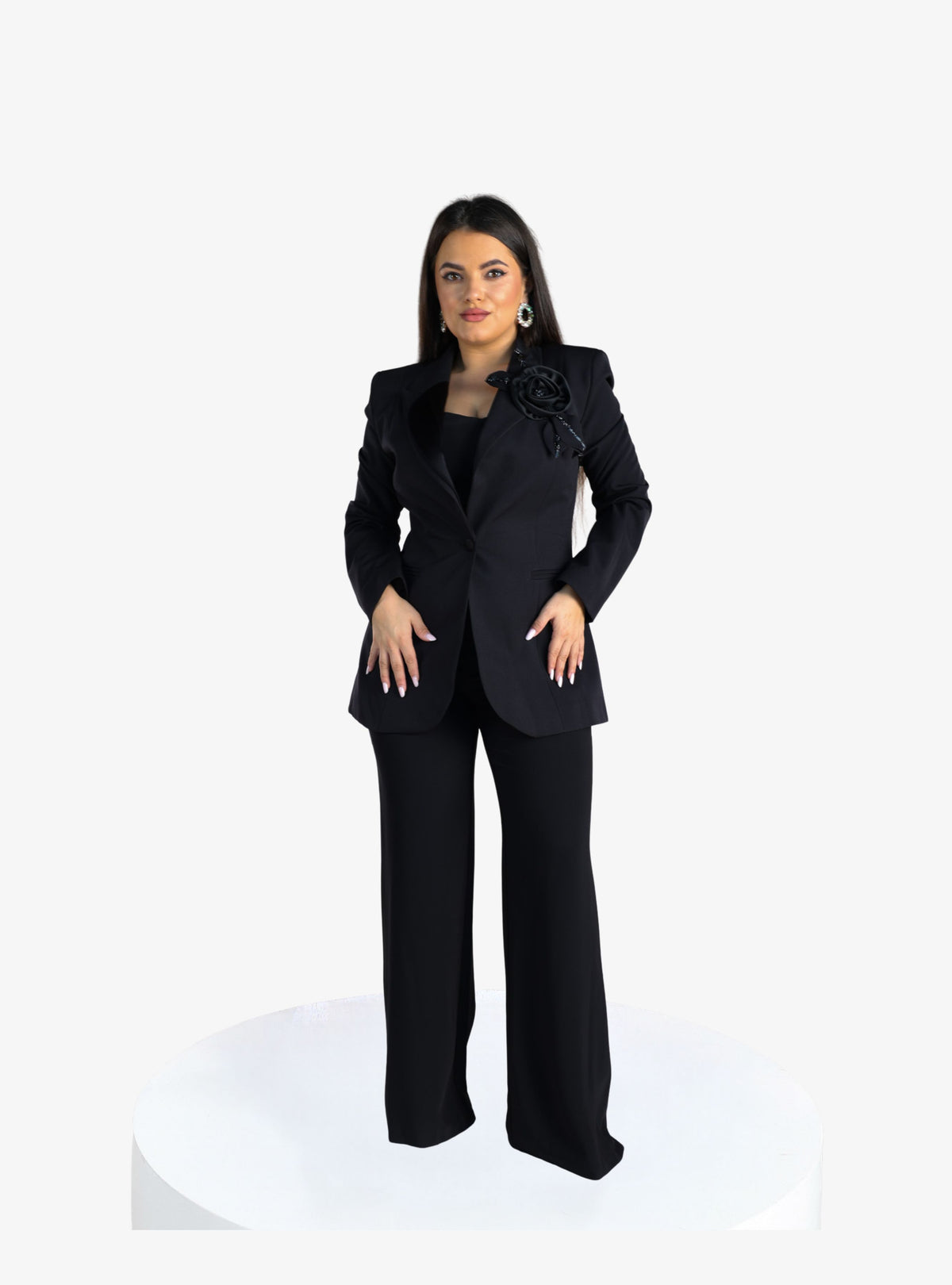 Costum Elegant “Isadora” cu brosa, Negru