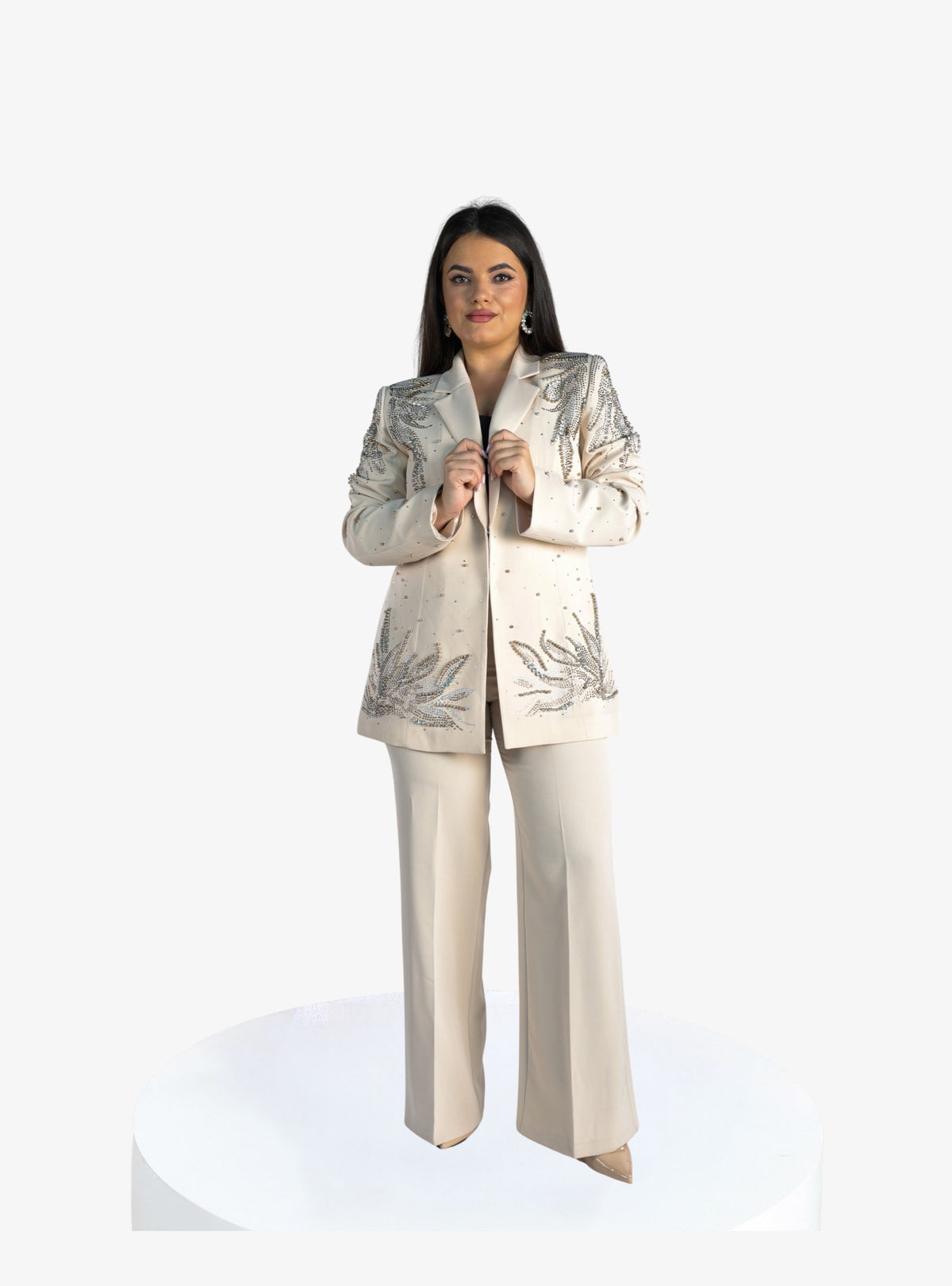 Costum Elegant “Reina”, batut in Pietre, Bej